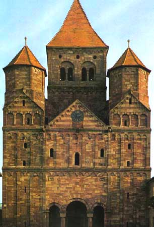 arch01.jpg (29951 bytes)