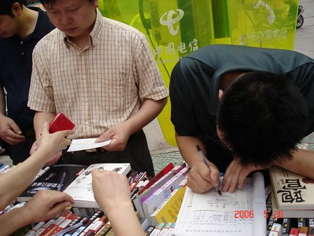 民眾當場辦理借書證